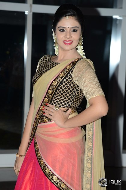 Sreemukhi-at-Savitri-Movie-Audio-Launch
